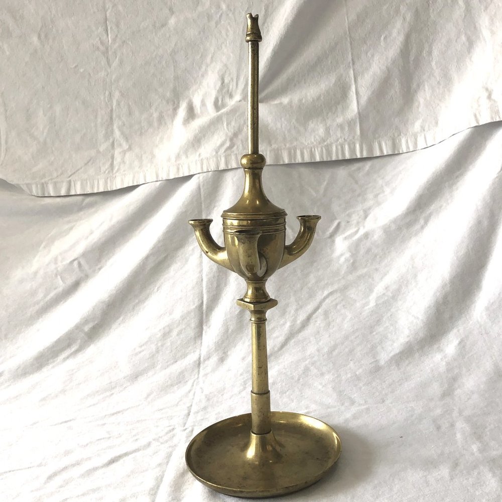 ANTIQUE OIL LAMP